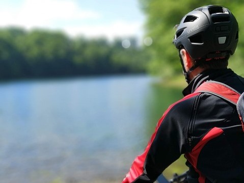 自転車用ヘルメットの画像１